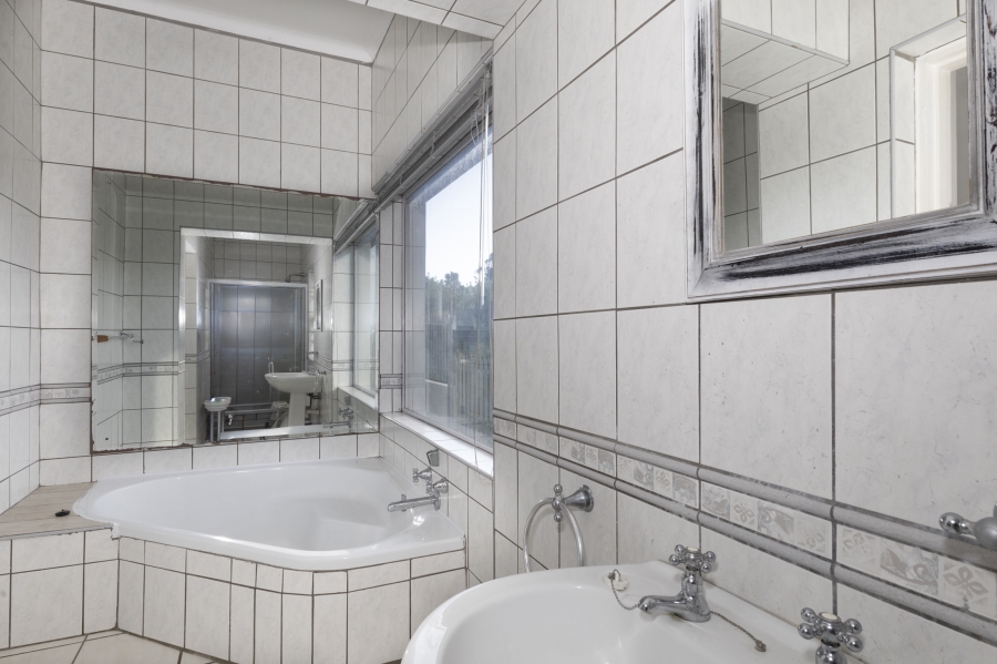 8 Bedroom Property for Sale in West Beach Eastern Cape